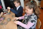 в сенгилеевской детской школе искусств прошли мастер-классы по изготовлению оберегов и игрушек 14