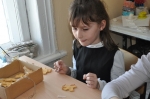 в сенгилеевской детской школе искусств прошли мастер-классы по изготовлению оберегов и игрушек 5