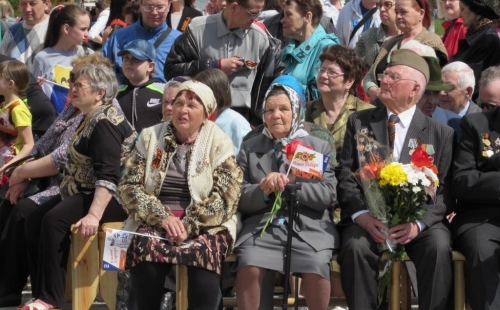 площадь дк им 1 мая собрала зрителей на праздник, посвященный великой победе