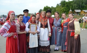 фольклорный ансамбль «ладанка» вернулся с гастролей в рамках всероссийского фестиваля «зелёные святки»