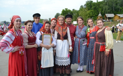фольклорный ансамбль «ладанка» вернулся с гастролей в рамках всероссийского фестиваля «зелёные святки»
