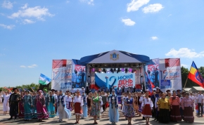 участники фестиваля «двенадцать жемчужин» из 14 субъектов рф выступили в рамках дня россии