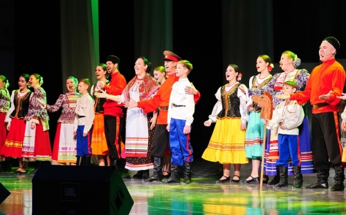 праздничный концерт, посвященный международному женскому дню 8 марта состоялся на сцене ддн «губернаторский»