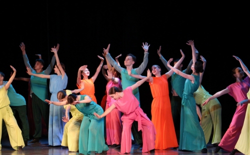 ансамбли танца «счастливое детство» и «21 век» выступили с отчетным концертом