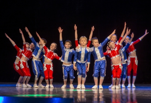 народный коллектив ансамбль танца «счастливое детство»